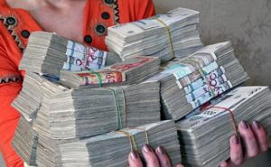 В Узбекистане впервые разрешено менять валюту