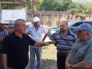 Жители армянского села в знак протеста против разработки месторождения засыпали вырытые ямы