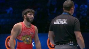 Армейские борцы Армении разгромили азербайджанцев и вышли в финал