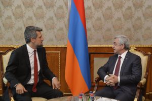 Серж Саргсяна принял депутата парламента Турции Гаро Пайлана