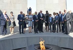 Создатели фильма «Обещание» Терри Джордж и Эрик Исраелян в Ереване посетили Мемориала памяти жертв Геноцида армян