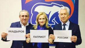 В России подожгли штаб правящей партии облитыми бензином автопокрышками