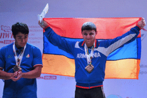 Армянский тяжелоатлет Андраник Карапетян – чемпион Европы