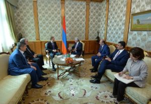 Президент Армении и министр промышленности и торговли РФ обсудили вопросы сотрудничества