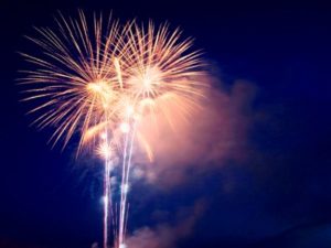 Во Франции экологи проникли на АЭС и запустили салют