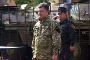 Порошенко пообещал отрубать руки за воровство в армии