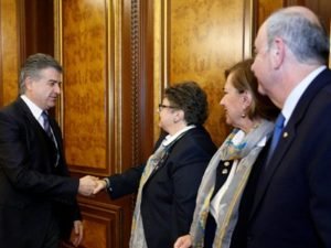 Премьер-министр Армении принял представителей международных ротари-клубов