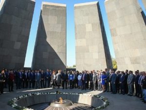 Члены делегаций разных городов мира в Ереване почтили память жертв Геноцида армян
