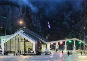 На КПП «Верхний Ларс» закрыли выезд грузовиков из России