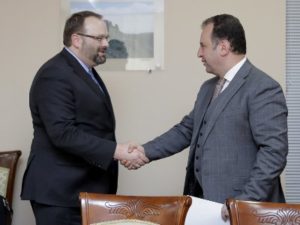 Министр обороны Армении и посол Канады обсудили возможности сотрудничества в оборонной сфере