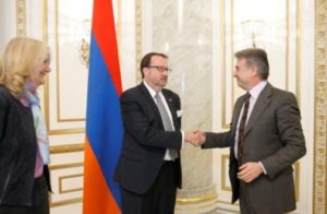 Премьер-министр Армении встретился с директором агентства USAID в Армении
