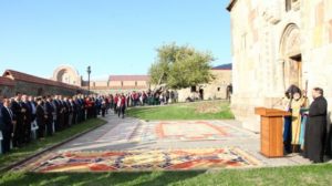 Арцахским церквям подарили ковры