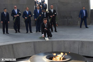Медведев возложил в Ереване венок к мемориалу жертвам Геноцида армян