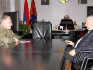 Министр обороны Арцаха представил Каспршику ситуацию на линии соприкосновения