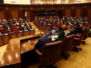 Парламент Армении пошел по пути полной отмены отсрочки по учебе