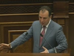 Министр обороны: Нельзя откупаться от выполнения долга перед Родиной