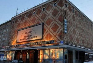 Никакого «рейдерского захвата» не было, театр Армена Джигарханяна работает в штатном режиме