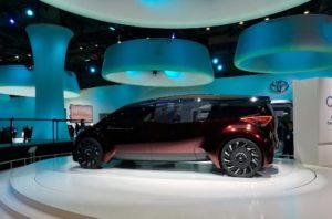 Toyota показала минивэн с водородным двигателем нового поколения