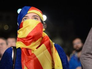 На улицах Барселоны проходит акция студентов, требующих объявить независимость Каталонии