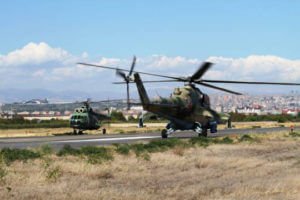 Летчики армейской авиации ЮВО отметили свой праздник на тактических учениях в Армении