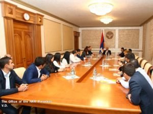 Президент Карабаха принял участников Молодежного форума армянских партий
