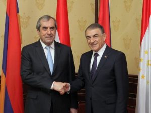 Спикер парламента Армении обсуждает с коллегами в Душанбе вопросы сотрудничества