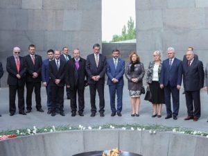 Делегация парламента Чехии посетила Цицернакаберд