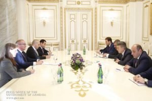 Премьер Армении принял комиссара по вопросам торговли Великобритании