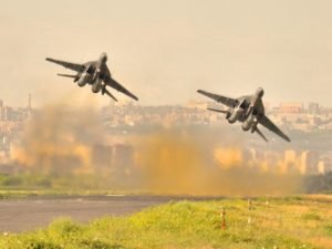 Экипажи истребителей МиГ-29 российской военной базы ЮВО в Армении выполнили зачетные упражнения