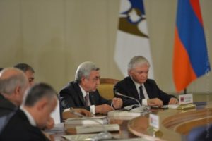 Давайте похвалим себя сами или как Серж Саргсян нашел плюсы в членстве ЕАЭС