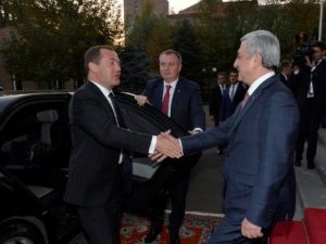 Президент Армении и премьер-министр России обсудили ряд вопросов