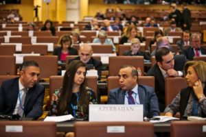 Азербайджанцы просят армян «не порочить доброе имя их президента»