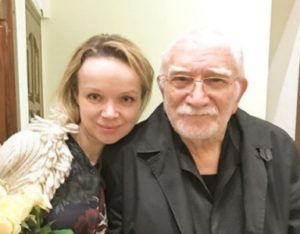 Жена Джигарханяна вместе с родителями сбежала из России
