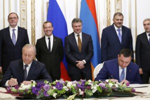 Главы правительств Армении и России подвели итоги переговоров