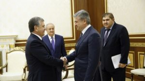 Карен Карапетян встретился с Шавкатом Мирзиёевым