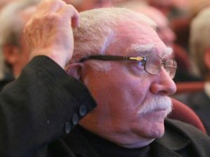 Друг Джигарханяна опроверг задержание артиста при попытке вскрыть квартиру супруги