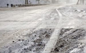 МЧС Армении предупреждает водителей о снеге