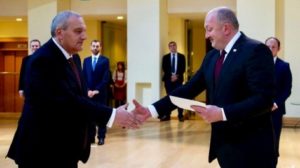 Посол Садоян передал свои аккредитивы президенту Грузии