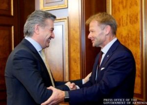 Карапетян и Худак обсудили программы модернизации контрольно-пропускных пунктов Армении