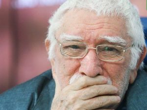 Джигарханян попросил оградить его театр от «аферистов»