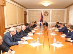 У президента Нагорного Карабаха обсудили строительные программы