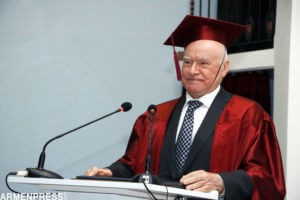Легендарный врач Лео Бокерия высоко оценил развитие кардиохирургии в Армении