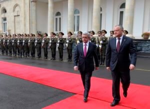 В резиденции главы Армении состоялась официальная церемония прощания с президентом Молдовы