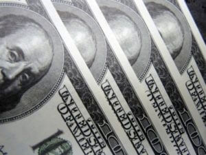 Курс доллара в Армении понизился, а евро и рубля - повысился