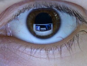 Сооснователь Facebook признал, что соцсети вредят мозгам