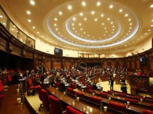 Парламент Армении почтил память жертв землетрясения 1988 года