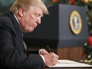 Противники решения США по Иерусалиму проводят акцию в Париже