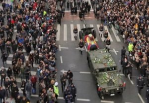 В Бухаресте на похороны короля Румынии Михая I пришли десятки тысяч людей