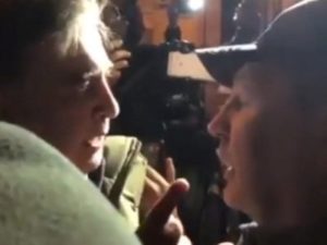 «Мент донецкий»: Саакашвили поскандалил с полицейским, помешавшим ему устанавливать сцену на Майдане