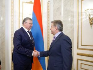 Премьер-министр Армении и председатель Правления ЕАБ обсудили развитие инфраструктурных программ